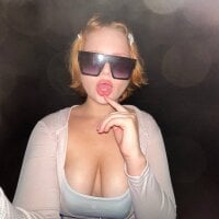 babyyullii webcam model