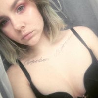 غرفة دردشة Sunny__Kira دون اتصال