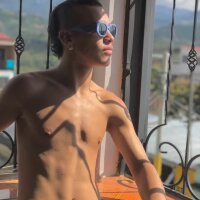 james_noa's Offline Chat Room