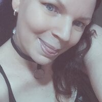 Snapshot of PlayfulcurvyyMilf live cam