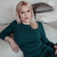 monica_barnes' Offline Chat Room