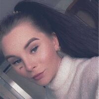 AdelineJoly Adlı Modelin Çevrimdışı Sohbet Odası