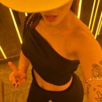 Tina_Booker's Offline Chat Room