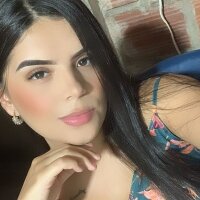 nicolle_sexxy18's Offline Chat Room