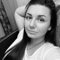 Holly_Di's Offline Chat Room