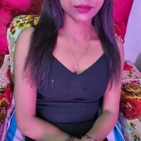 Zara__queen webcam model
