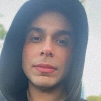 Latin_boy_surprisee webcam