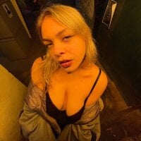 blondiesuggababy's Offline Chat Room