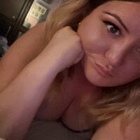 curvyhotred webcam