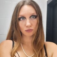 EmilyLang webcam model