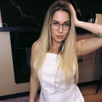 BritneyHoneySilk's Avatar Pic