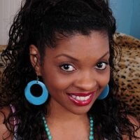 Ebony_007's Offline Chat Room