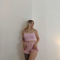 MikkiShowww webcam model