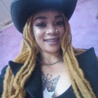 Dollyx_x's Offline Chat Room