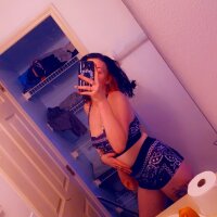 Brokenbeauty112's Offline Chat Room