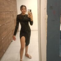 Isabella_dreamsxx's Offline Chat Room