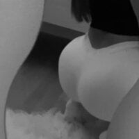 Feetjobqueen's Offline Chat Room