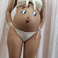 Single-momm22 webcam