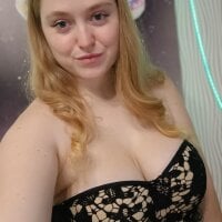 Tori-BlondLive Webcam