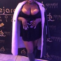 AmazingDarkDoll webcam
