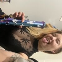 violetbabycum's Offline Chat Room