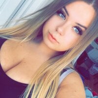 kieraleeanne's Offline Chat Room