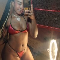YinaLeire69 webcam