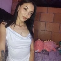 julieta-latinlady webcam model