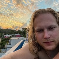 hunganddumbb's Offline Chat Room