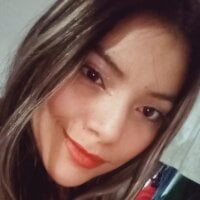 Taylor_Latina's Offline Chat Room