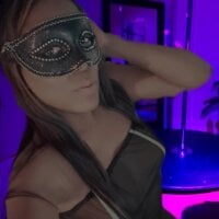 MercedezBankz's Offline Chat Room