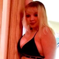 Luci_Hart's Offline Chat Room