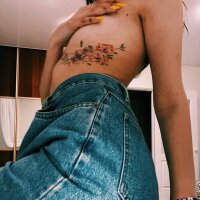 Lo_Yi fully nude on webcam for live porn video chat