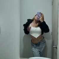 _ArianaMiller webcam