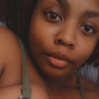 MiaMilanii's Offline Chat Room