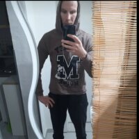 xxxichliebedichxx's Offline Chat Room