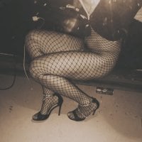 DwtSchlampe2000's Offline Chat Room