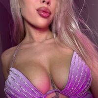 ShyxLana webcam
