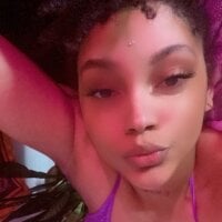 youluvgem Adlı Modelin Çevrimdışı Sohbet Odası