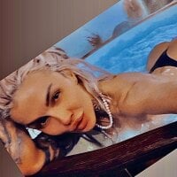 Azaleeax_ model avatar