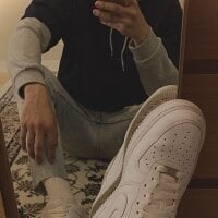 -Romain 離線聊天室