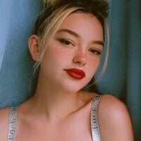 LucyGoldi webcam model