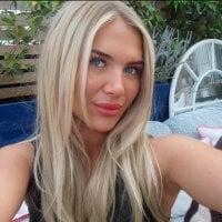 CheekyCharliee webcam model
