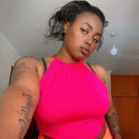 Hornyy-emilieee