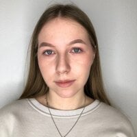 HollyRobertst's Offline Chat Room