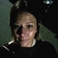 ChasitieRouge's Offline Chat Room