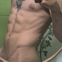Yogi-hot-boy webcam