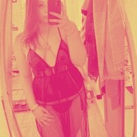 anais_phoenix's Offline Chat Room