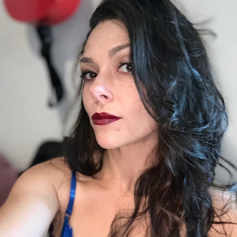 hotwife_margot's nudes and profile