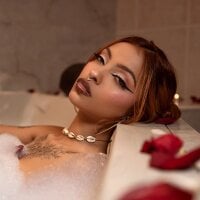 AnnahiBaker webcam